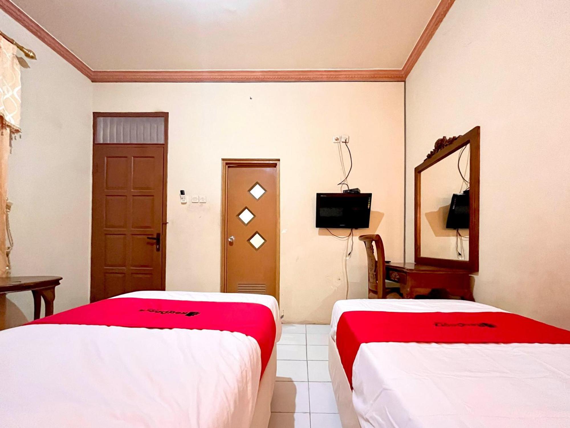 Reddoorz At Hotel Madani Syariah Lempuyangan Yogyakarta Esterno foto