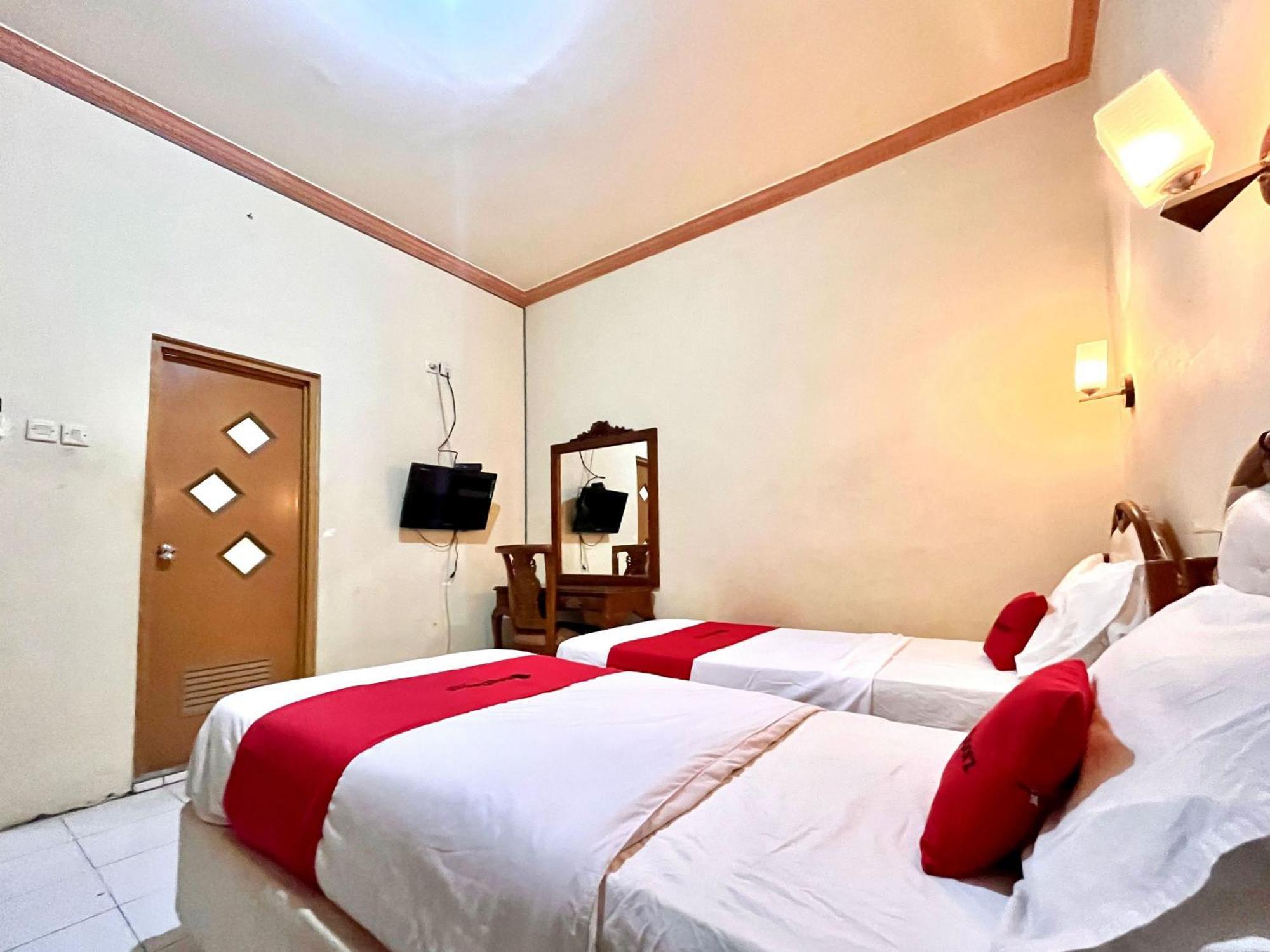 Reddoorz At Hotel Madani Syariah Lempuyangan Yogyakarta Esterno foto